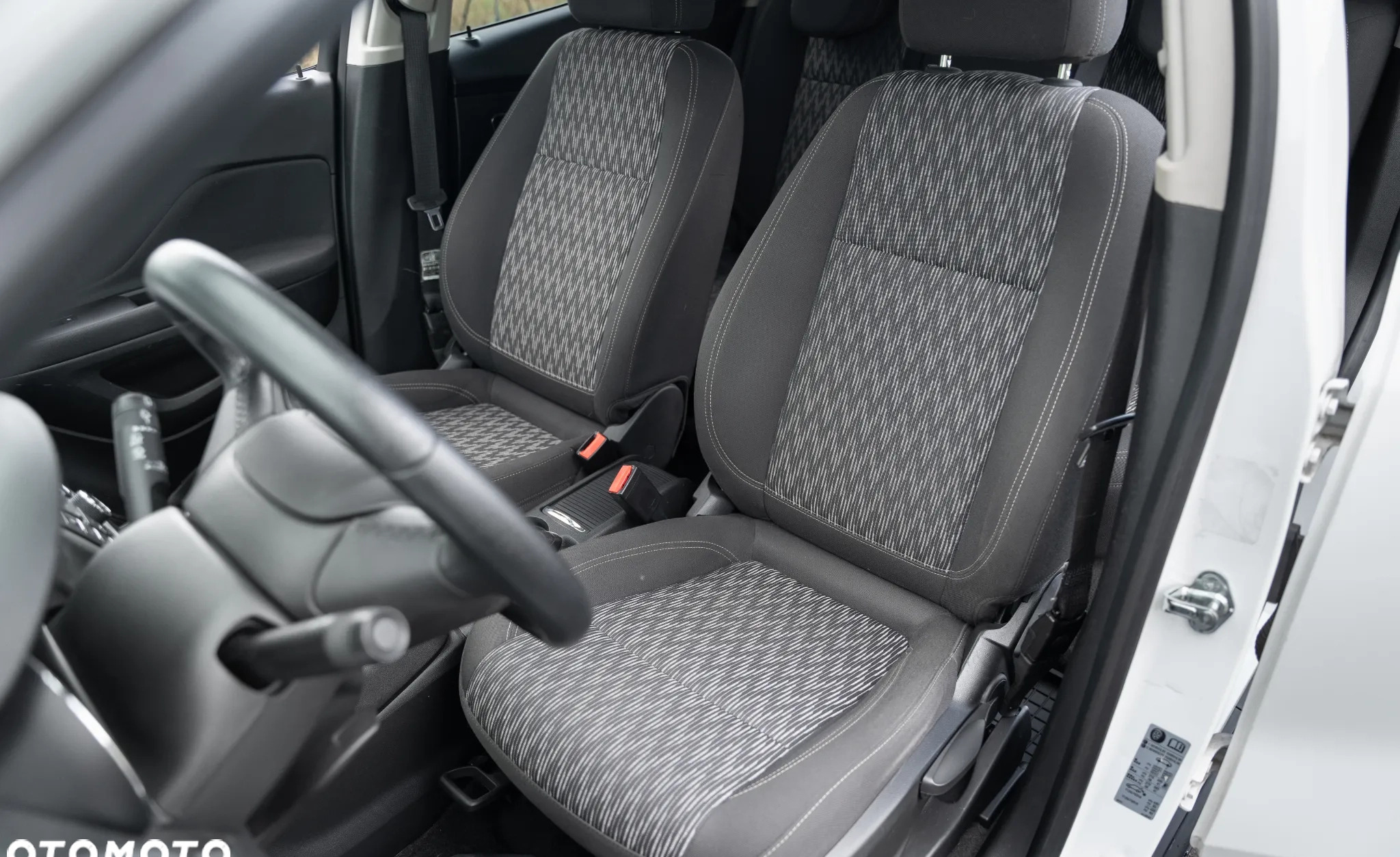 Opel Mokka cena 38500 przebieg: 176000, rok produkcji 2014 z Zawiercie małe 211